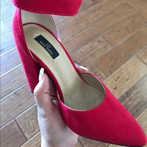 Red Pumps